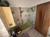 Wannenbad mit WC - 
