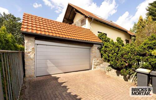 Doppelgarage am Haus - +++ Großes Einfamilienhaus mit 1000 qm Grundstück in Bühlau Rochwitz +++