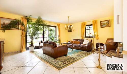 Wohnzimmer - Einfamilienhaus mit 240,00 m&sup2; in Dresden zum Kaufen