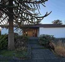 Großzügiges Architektenhaus mit Bungalow-Komfort, Garage & Garten - ruhige Lage in Uetersen