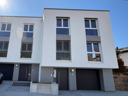 Herzlich Willkommen! - Design trifft Lebensqualität: Ruhiges Reihenendhaus für Familien und Homeoffice-Liebhaber