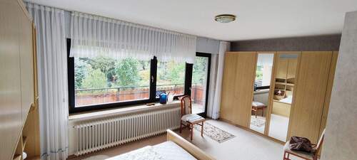 Elternschlafzimmer mit Loggia.jpg - 