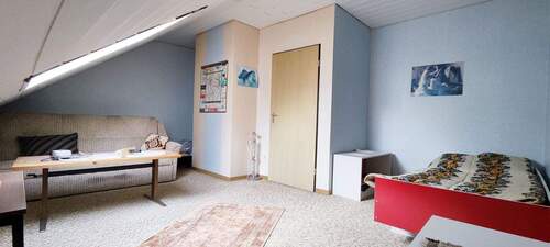 Kinderzimmer 2 Blick zur Tür.jpg - 
