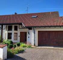 Wohntraum mit Panorama: Großzügiges Ein- bis Zweifamilienhaus in Dornstetten