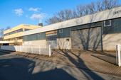 Seitenansicht mit Halle - Büro in Hennef