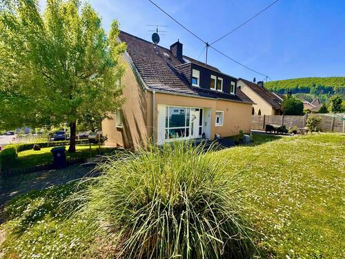 Gartenansicht - Modernes Ein- bis Zweifamilienhaus in Kordel, ca. 190 qm Wohnfläche auf zwei Wohnebenen, Garten, Terrasse, Balkon und Garage