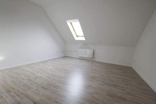 Wohnzimmer - 4 Zimmer Etagenwohnung in Zwickau