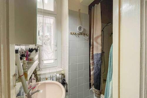 Dusche_und_Waschbecken - 