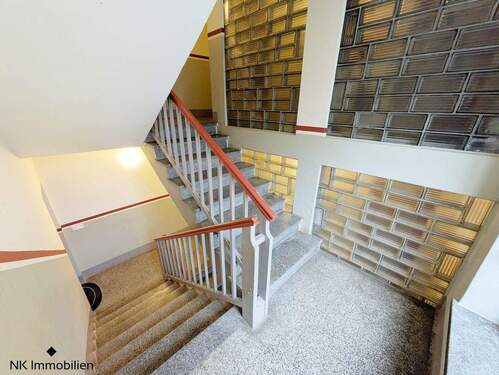 Treppenhaus - Etagenwohnung mit 75,70 m&sup2; in Chemnitz zur Miete