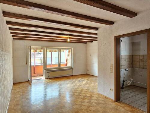 Wohnzimmer mit Blick zur Küche und Terrasse - Etagenwohnung mit 87,80 m² in Wiesloch zum Kaufen