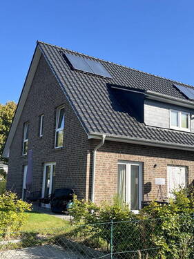 Stellplatz und Terrasse - 4 Zimmer Doppelhaushälfte zum Kaufen in Wentorf