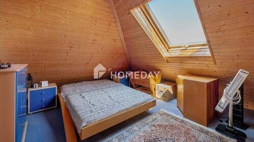 1. OG Schlafzimmer 1 - 