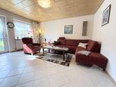 Wohnzimmer mit Zugang zur Loggia - 