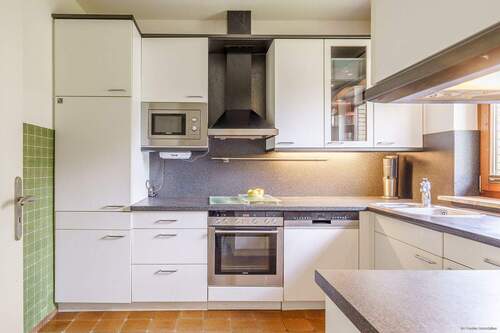 Küche mit Einbauküche - 