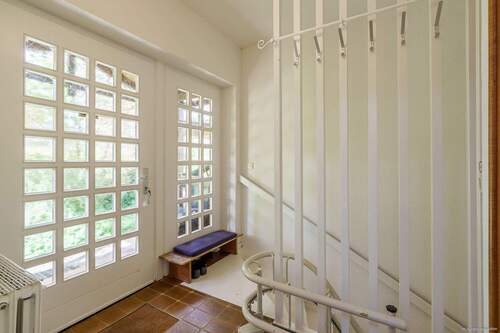 Flur, Treppe zum Untergeschoss - 