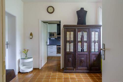 Diele, Blick zur Küche - 