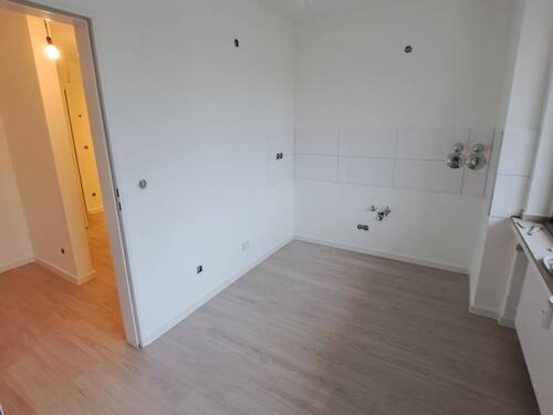 Küche mit Zugang zum Balkon - 