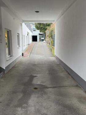 Durchfahrt zum Stellplatz - 