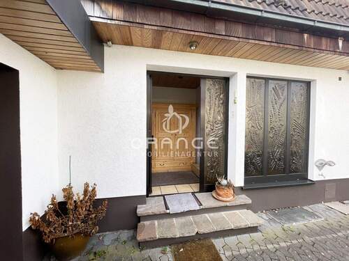 ...und treten Sie bitte ein - Einfamilienhaus mit 178,00 m&sup2; in Oberasbach zum Kaufen