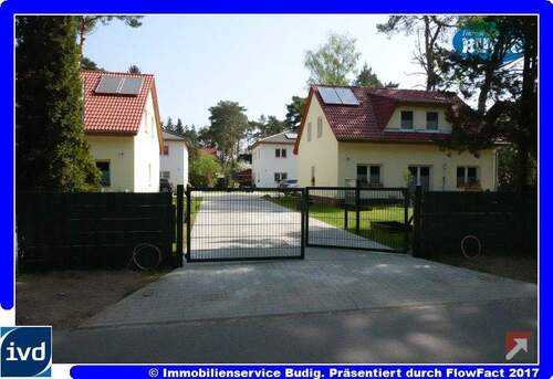 Zufahrt zur Wohnanlage - vorn rechts das zu vermietende Haus - Attraktives Einfamilienhaus in bevorzugter Wohnlage