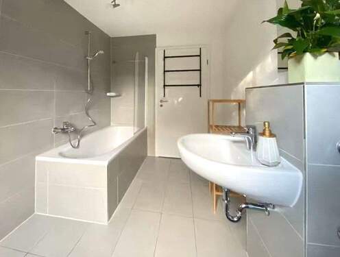 Einliegerwohnung- Bad, Gegenblick - 