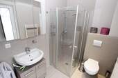 EG - tagesbelichtetes Duschbad - 