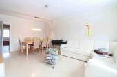 Wohnzimmer - Vermietete, gepflegte Eigentumswohnung mit Loggia und Tiefgaragenstellplatz