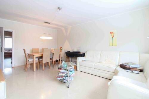 Wohnzimmer - Vermietete, gepflegte Eigentumswohnung mit Loggia und Tiefgaragenstellplatz