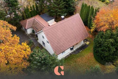 Luftbild - Charmantes Einfamilienhaus mit Erweiterungspotenzial auf großzügigem Grundstück