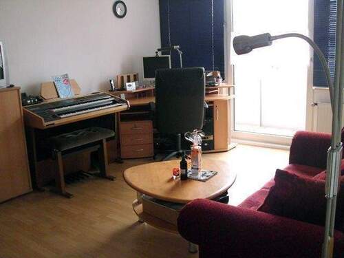 Wohnzimmer4 - 1 Zimmer Etagenwohnung in Nürnberg