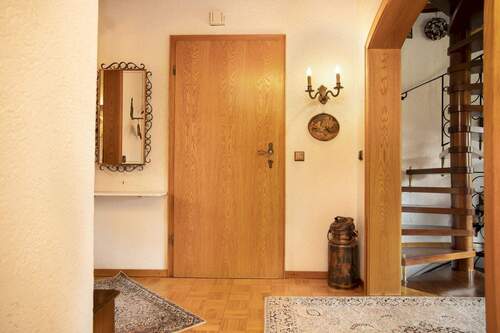 Eingangsbereich Elternhaus - 8 Zimmer Mehrfamilienhaus, Wohnhaus zum Kaufen in Heiligenhaus