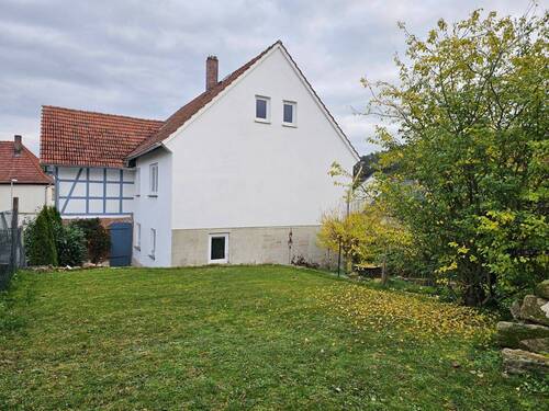 Ansicht mit Garten - 