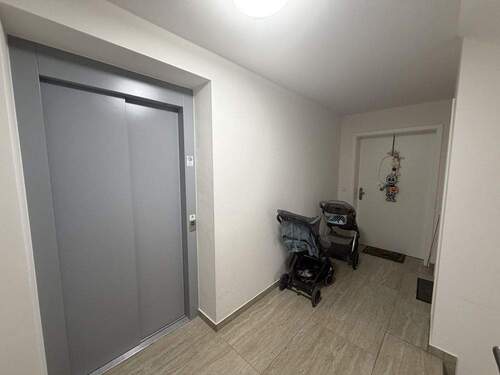 Treppenhaus- Aufzug - 