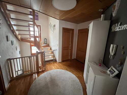 Flur und Treppenhaus - 