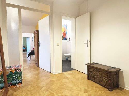 großer Eingangsbereich mit Einbauschränken - 3 Zimmer Etagenwohnung zum Kaufen in Hamburg