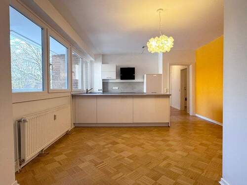 offene Markenküche mit großem Essbereich - 3 Zimmer Etagenwohnung in Hamburg