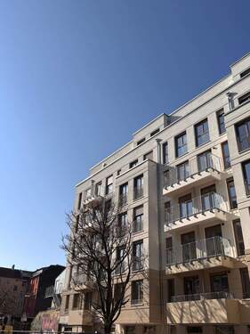 Außenansicht Gebäude - Moderne 2-Zimmer mit Balkon & Wallbox – Prenzlauer Berg Idylle