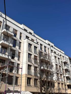 Außenansicht Gebäude - 2 Zimmer Etagenwohnung zur Miete in Berlin