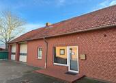 Ansicht Gewerbe v Westen - Mehrfamilienhaus, Wohnhaus in Uchte zum Kaufen