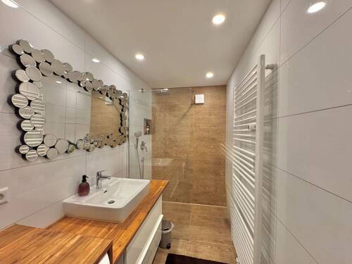 Modernes Badezimmer - 