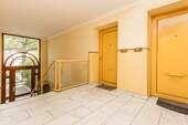 Treppenhaus - Etagenwohnung mit 94,50 m² in Berlin-Steglitz zum Kaufen