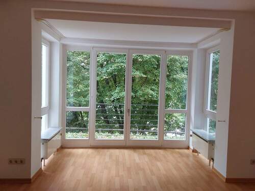 Erker im Wohn-/Esszimmer - 2 Zimmer Etagenwohnung zur Miete in Siegburg