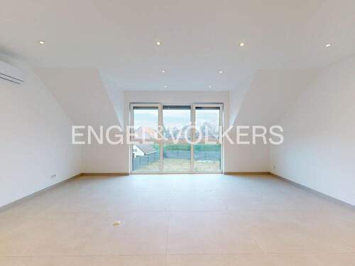 großzügiges Schlafzimmer im OG - 