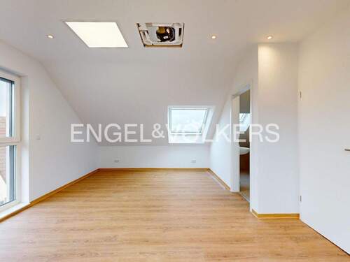 lichtdurchflutetes Zimmer im DG .. - 