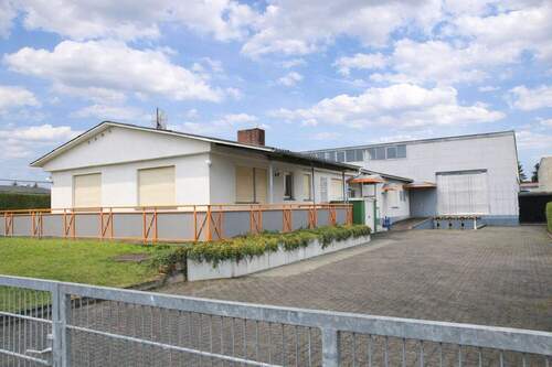 Titelbild - Flexibel nutzbare Produktions- und Lagerhallen mit Wohnhaus nähe Frankfurt zu vermieten