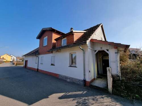 Objektansicht Eingangsbereich - 4 Zimmer Einfamilienhaus zum Kaufen in Coburg