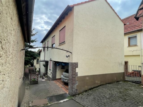 Ansicht mit Zufahrt und Car-Poart - 