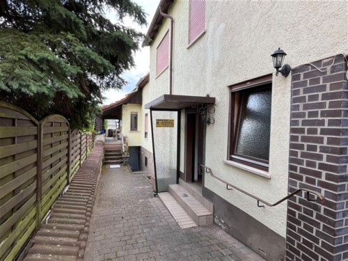 Ansicht Eingang - 6 Zimmer Einfamilienhaus in Bolanden