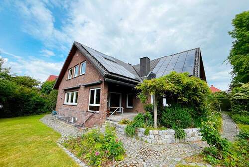 00_Haus_Back - 8 Zimmer Einfamilienhaus zum Kaufen in Bad Essen