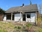 Hausansicht mit Terrasse - 